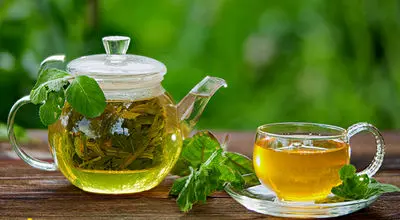 کدام نوشیدنی‌ها به پاکسازی کبد چرب کمک می‌کنند؟