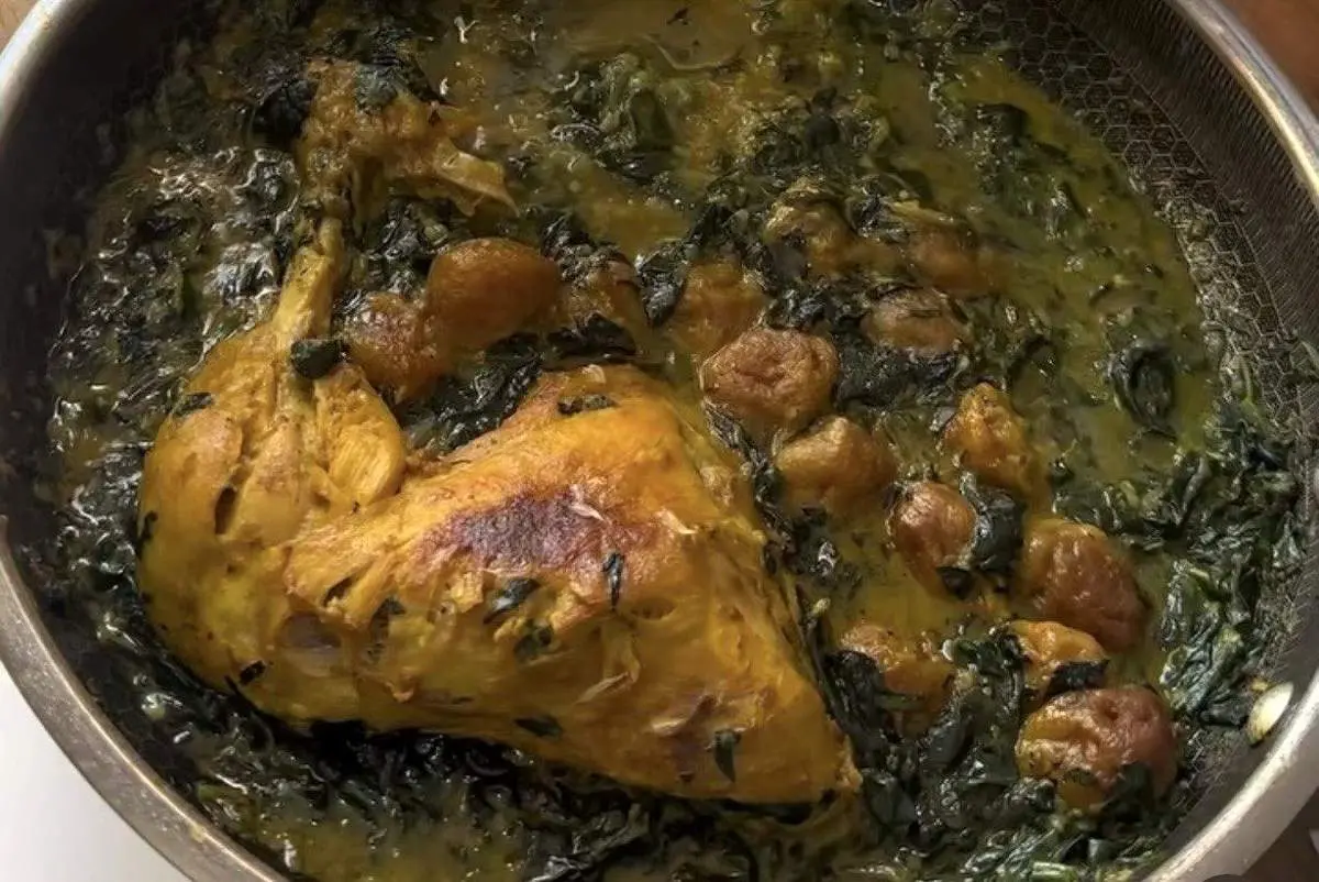 ناهار: گرمای خانه در روزهای خزان؛ خورشت مرغ و اسفناج، غذای آرامش‌بخش این پاییز سرد!