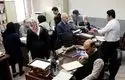 نصب بنر عجیب روی دیوار یک اداره دولتی