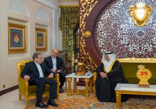 قاب توجه‌برانگیز از عراقچی با «سیندرلای فلسطین»