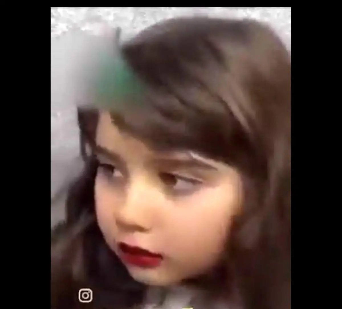 لحظه بامزه از رفتار کودکانه در مسجد + فیلم