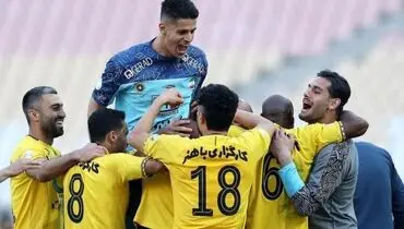 رفتار عجیب نورافکن حاشیه ساز شد