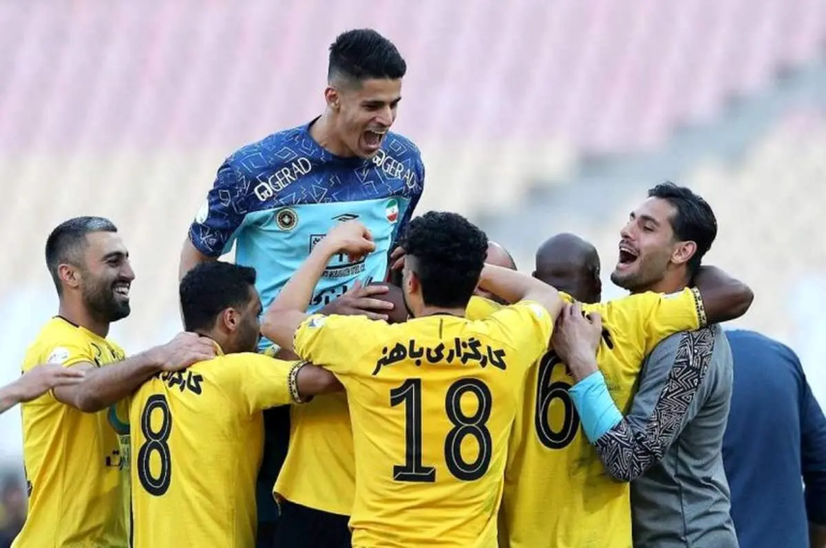 رفتار عجیب نورافکن حاشیه ساز شد