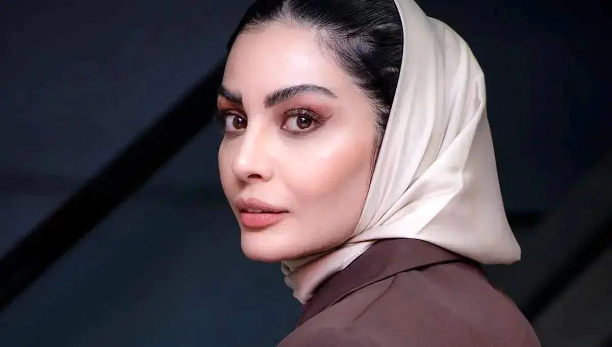 لبخند خانوادگیِ "دختر پشت کوهی": سلفی جدید صحرا اسدالهی در کنار خانواده‌اش!