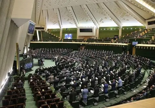 
رئیس مجلس: تضعیف دولت مغایر با فرمایشات رهبر معظم انقلاب است
