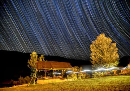 آسمان در انتظار بارش شهابی و هم‌نشینی ماه و قلب العقرب
