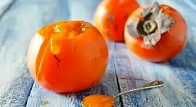  خوردن خرمالو با پوست می تواند کارتان را به جراحی بکشاند!
