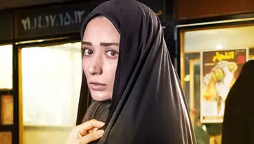 ناهید استواری با استایلی تازه و سیگاری به لب، خارج از قاب تلویزیون