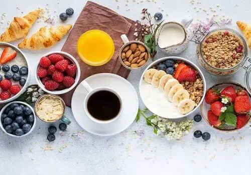 زمان صبحانه چگونه بر کلسترول اثر می‌گذارد؟