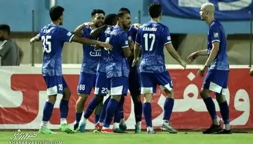 پوستر استقلال خوزستان برای بازی با ذوب‌آهن با تم کریسمس