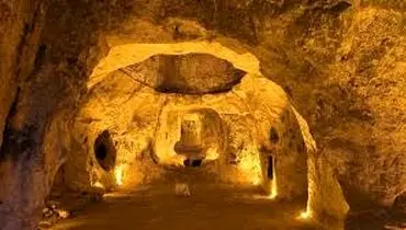  از نیایشگاه میترایی تا زیارتگاه اسلامی
