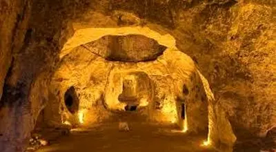  از نیایشگاه میترایی تا زیارتگاه اسلامی
