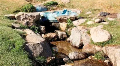 چشمه ملک همدان: گوهری طبیعی در دل الوند