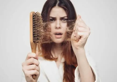 آیا شامپو می‌تواند جلوی ریزش موها را بگیرد؟
