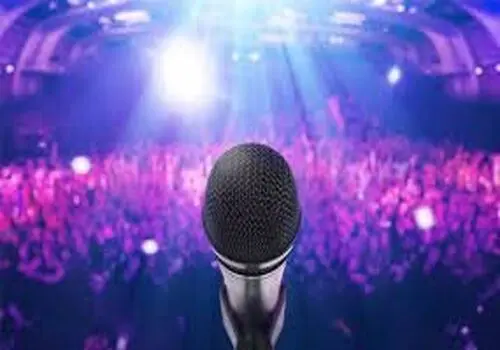 ویدیویی از خواننده های معروف که در محرم مداحی کردند