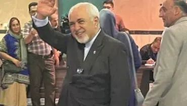 حضور جواد ظریف درجشنواره فجر + عکس