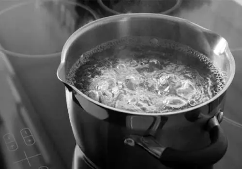 ۵ راهکار ساده برای جلوگیری از سیاه شدن کف قابلمه

