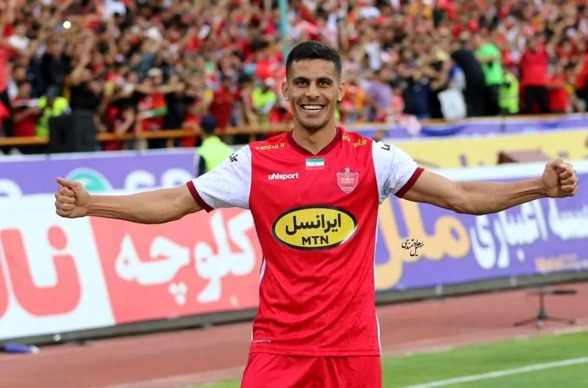 ما پرسپولیسیها در زمین حرفمان را میزنیم