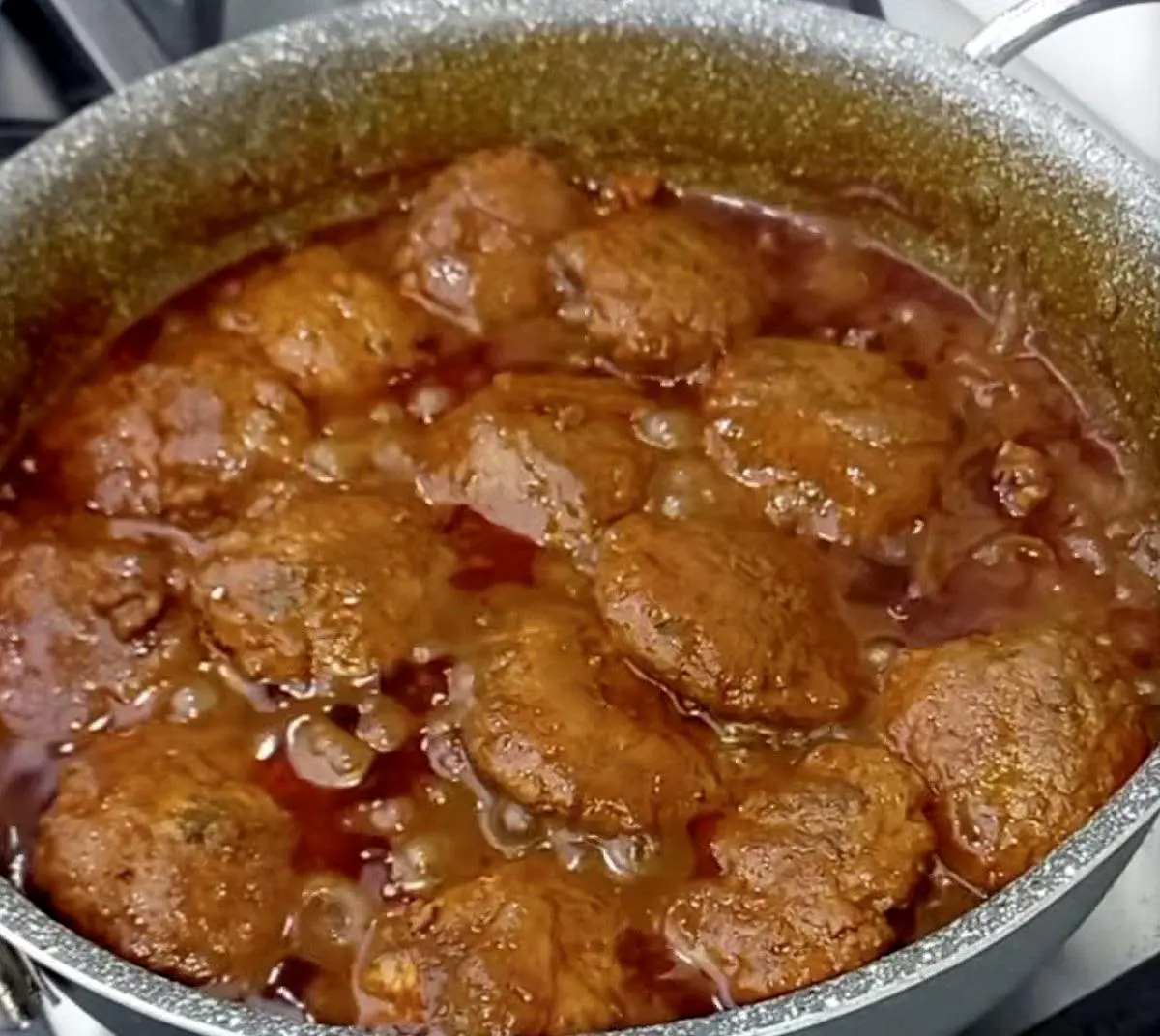 تهیه شامی کباب مرغ با سس سماق و رب انار؛ طعمی متفاوت برای سفره شما