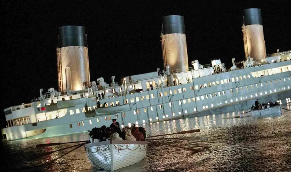 جیمز کامرون راه‌حل‌هایی برای زنده ماندن در حادثه کشتی تایتانیک ارائه داد