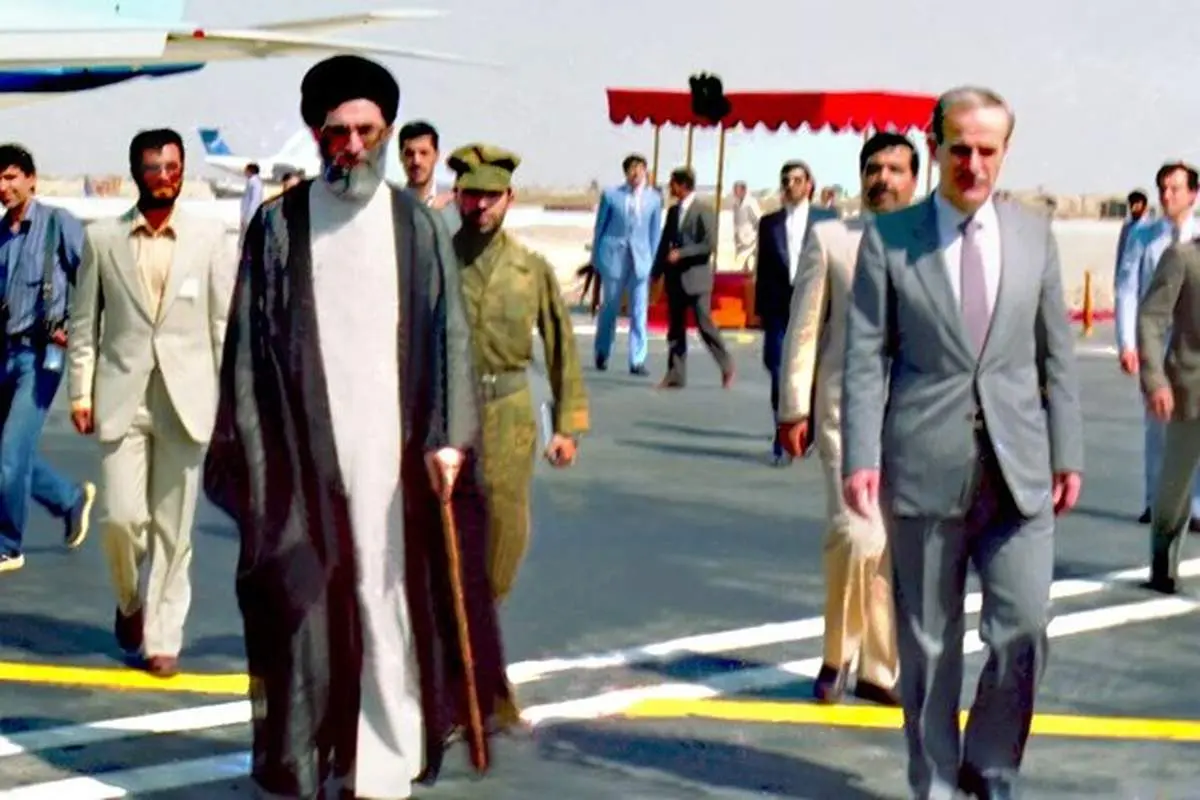 تنها نظامی رسمی همراه آیتالله خامنهای در سوریه که بود؟