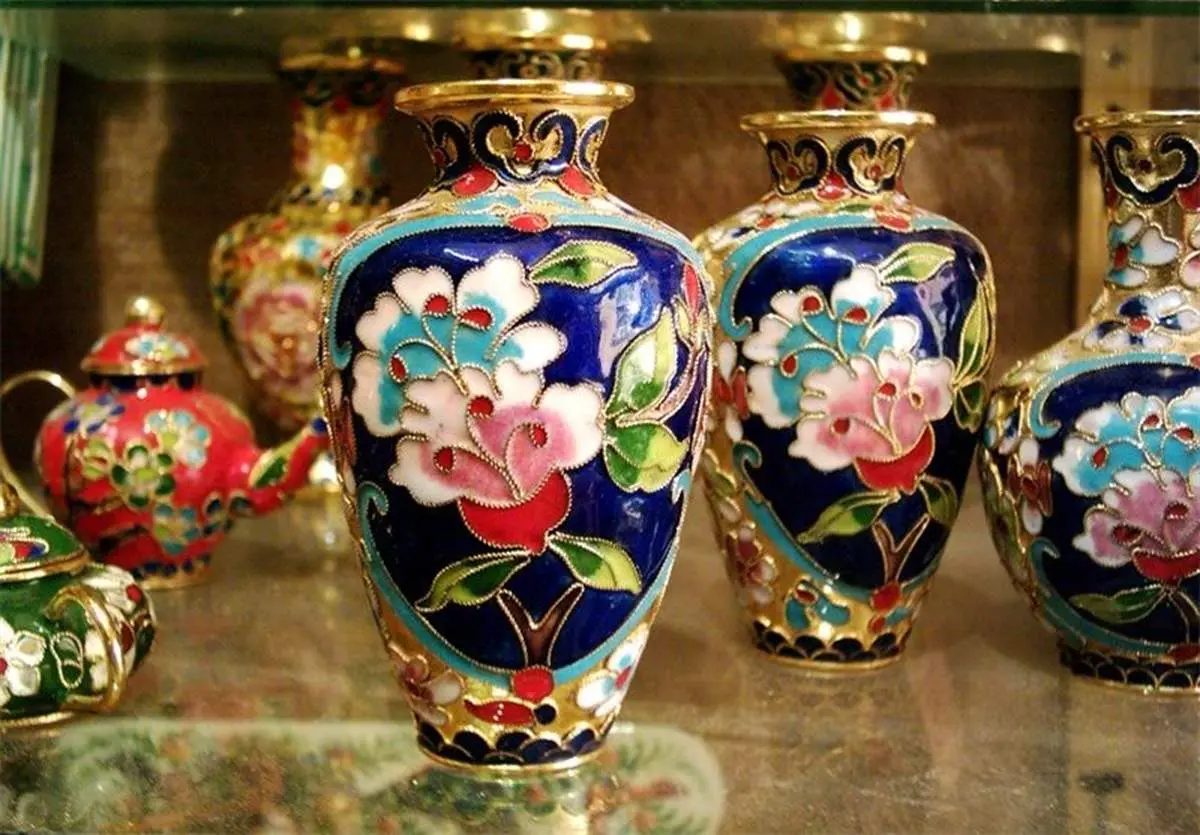 سه همدست علیه صنایع دستی