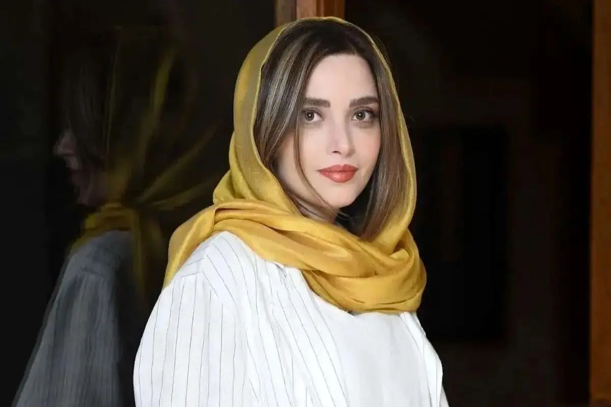 عکس جنجالی بهنوش طباطبایی در یک نمایش