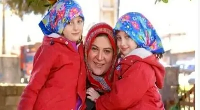 سارا و نیکای پایتخت ۲۲ ساله شدند؛ دوقلوهای نقی معمولی در جشن تولدشان!