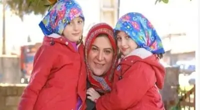 سارا و نیکای پایتخت ۲۲ ساله شدند؛ دوقلوهای نقی معمولی در جشن تولدشان!