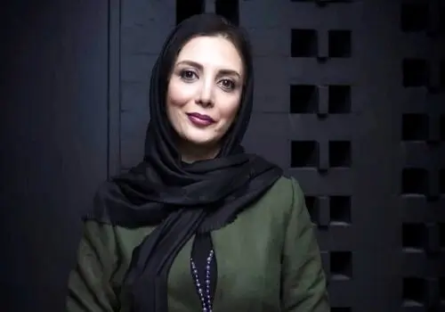عکس کودکی رویا میرعلمی در آغوش مادر