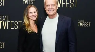 پدر در ۷۰ سالگی: کِلسی گرامر هشتمین فرزندش را در آغوش گرفت!