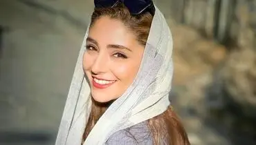 عکس‌های آتلیه‌ای هستی مهدوی‌فر با لباس گلدار