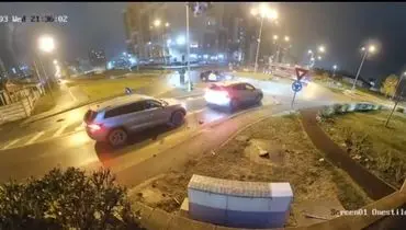 پرواز یک مرسدس بنز از روی چند خودروی سواری +فیلم