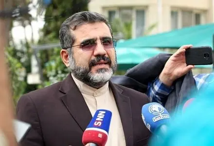 پاسخ وزیر ارشاد به احتمال خاکسپاری فرامرز اصلانی در ایران