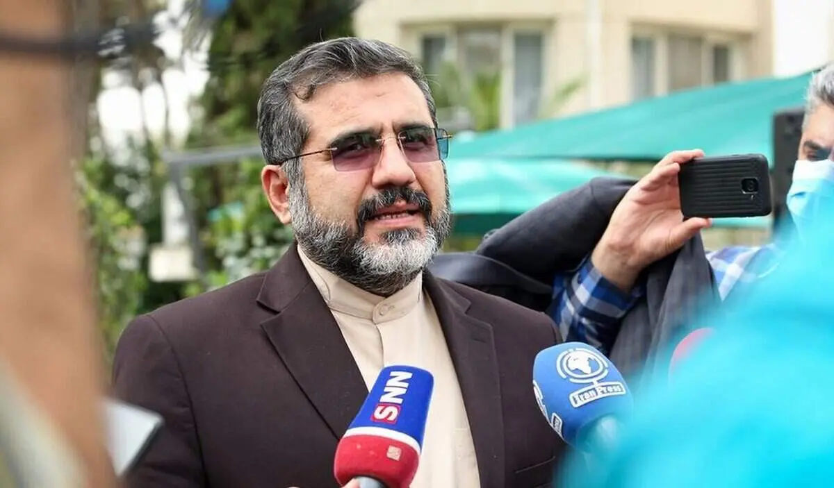 پاسخ وزیر ارشاد به احتمال خاکسپاری فرامرز اصلانی در ایران
