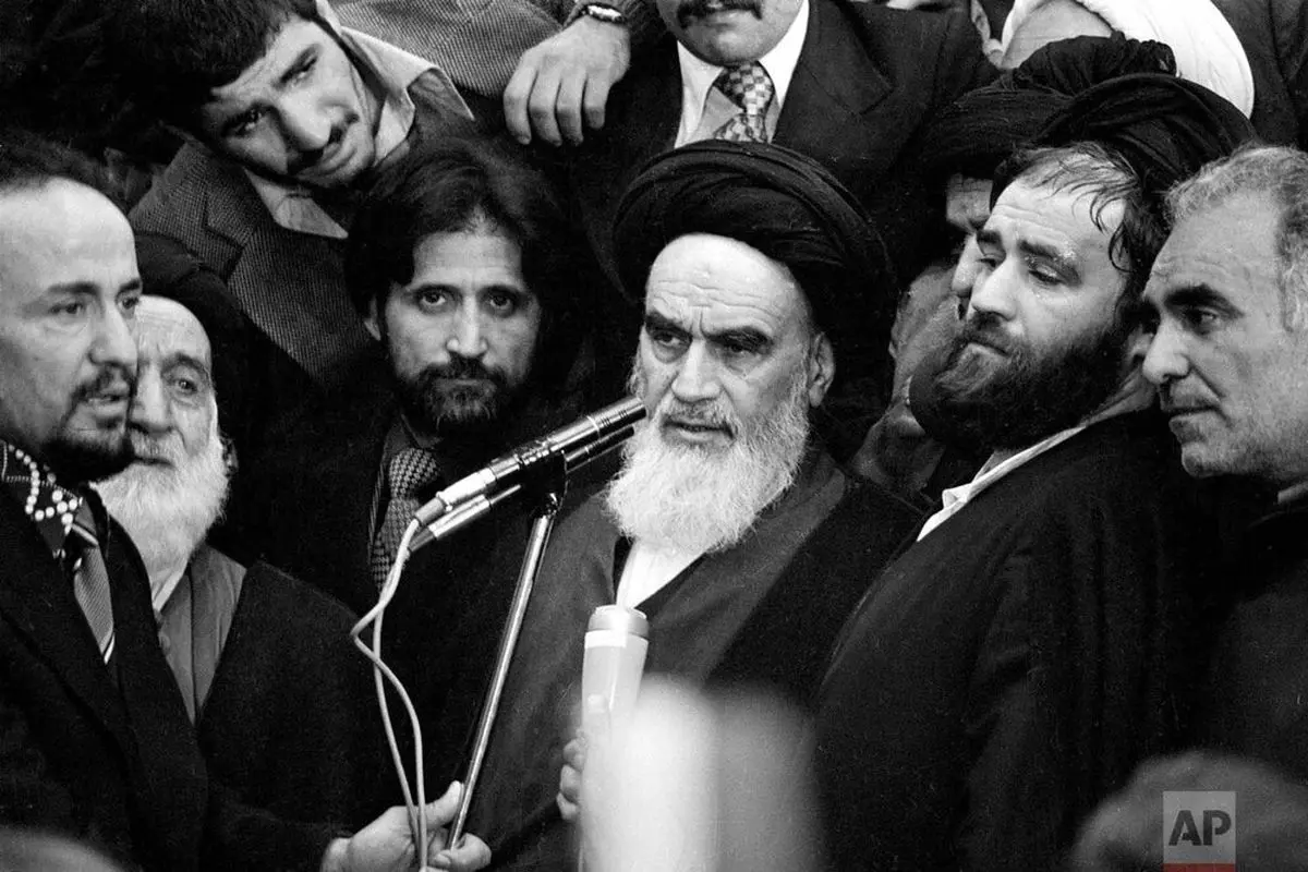ماجرای محافظ کراواتی امام خمینی!/عکس