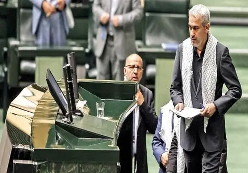 تصویری زیرخاکی از قلعه‌نویی در جشن تولد حمید درخشان