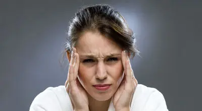 میگرن بدون دارو؟ راه‌حل‌هایی ساده از حذف پیاز تا نوشیدن آب