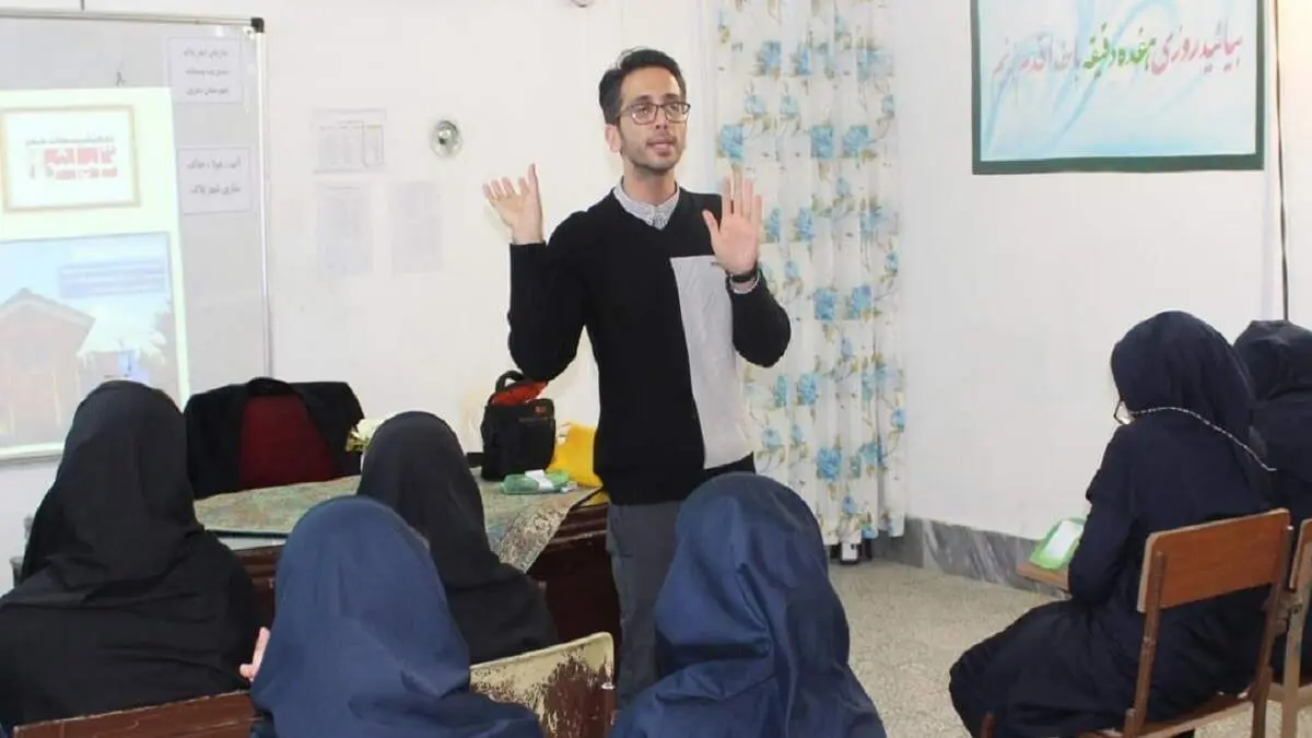 ممنوعیت حضور معلم مرد در مدارس دخترانه!