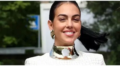 جورجینا رودریگز و فراری ۶۰۰ هزار دلاری؛ تجمل تازه در کلکسیون او!