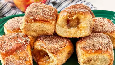 طرز تهیه لذیذترین دونات‌های پاییزی با طعم سیب + عکس