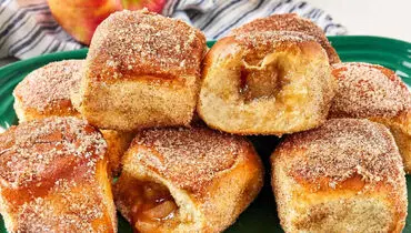طرز تهیه لذیذترین دونات‌های پاییزی با طعم سیب + عکس
