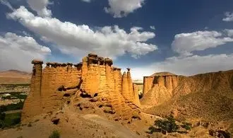 قلعه بهستان (دودکش جن) ماهنشان