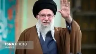 تصویری از آخرین نماز عید فطر به امامت رهبر شهید