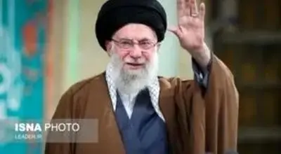 تصویری از آخرین نماز عید فطر به امامت رهبر شهید