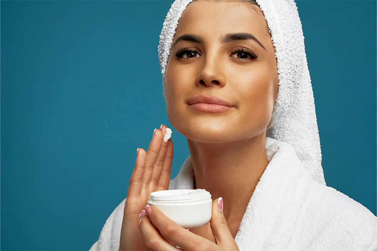 زمان های مناسب برای استفاده از مرطوب کننده و آبرسان