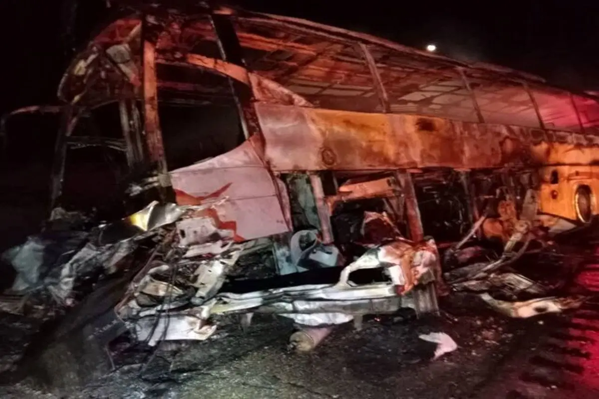 تصادف پژو با اتوبوس در شرق کرمان ۲۷ مصدوم و یک کشته داشت