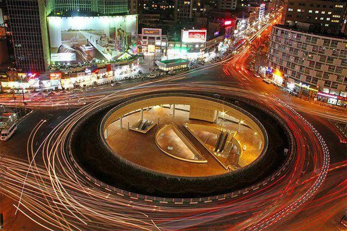 دیوارنگاره جدید میدان ولیعصر در پی پاسخ سخت+عکس