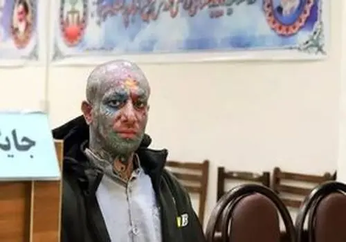 عکس لحظه تتو زدن سحر قریشی در کنار تتلو