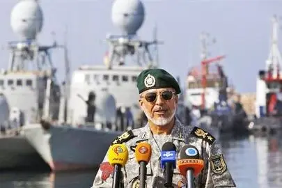 دریادار سیاری: کاملاً بر تنگه هرمز مسلط هستیم/ اجازه نمی‌دهیم کسی قصد عبور داشته باشد